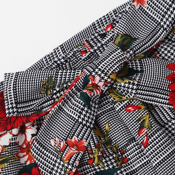 Self Tie Waist Shorts - Picture 3 of 5